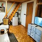 M&e Cztery Pory Roku Szklarka 25a アパート *