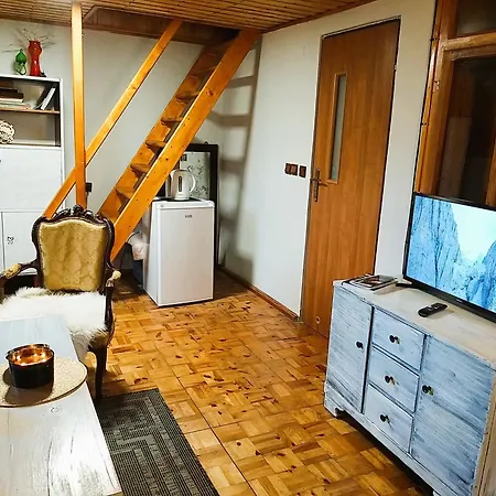 M&e Cztery Pory Roku Szklarka 25a 公寓 *