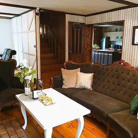 M&e Cztery Pory Roku Szklarka 25a 아파트